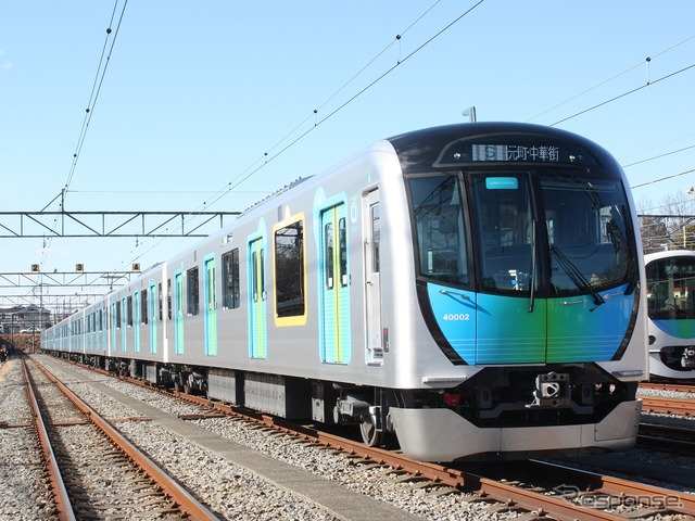 40000系（第40102編成）の池袋線池袋方。写真先頭が大型フリースペース「パートナーゾーン」が設けられた10号車になる。