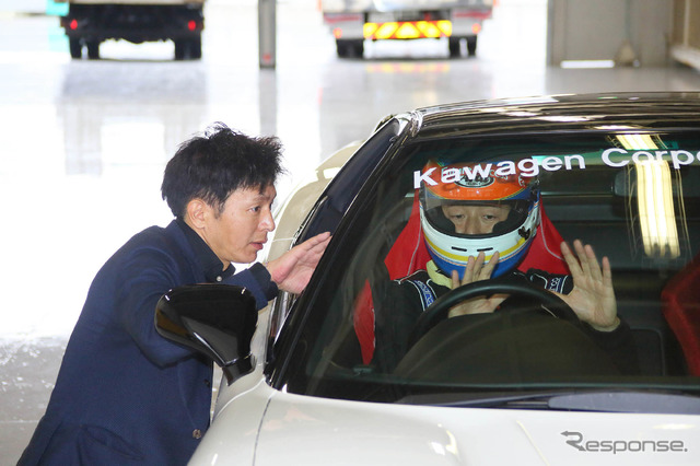 アドバイスをする川合社長