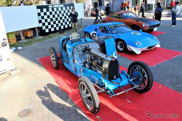 手前からブガッティ T35T、ロータス 47GT、フェアレディZ432R