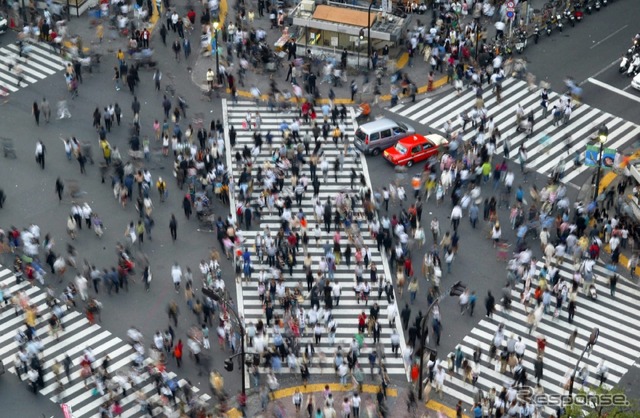 移動の在り方の変化によって、都市はどのように変化するのか。写真は渋谷のスクランブル交差点