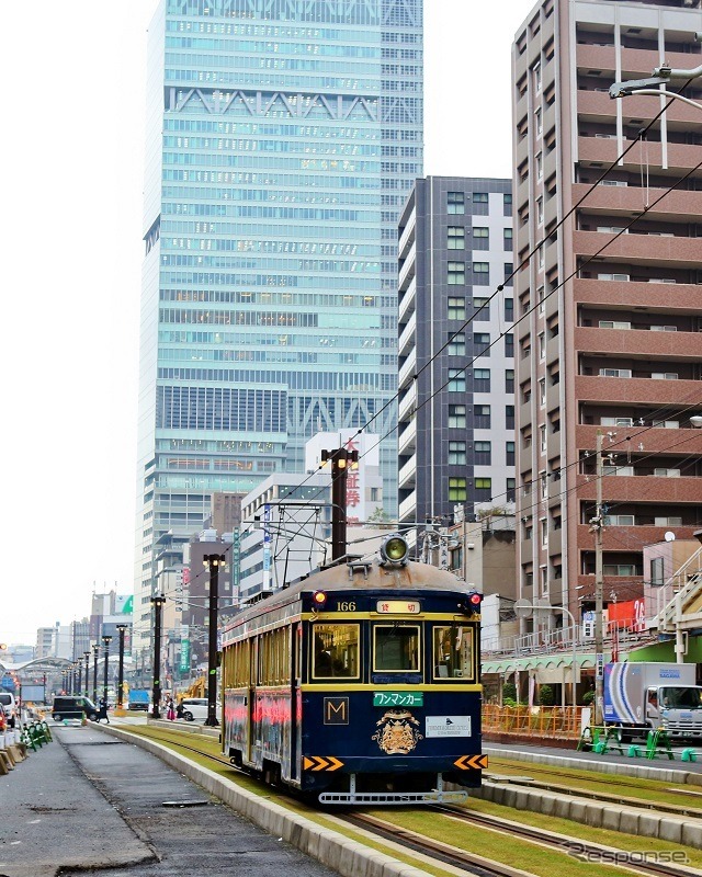 ラッピング電車は2018年1月末まで運行される予定。