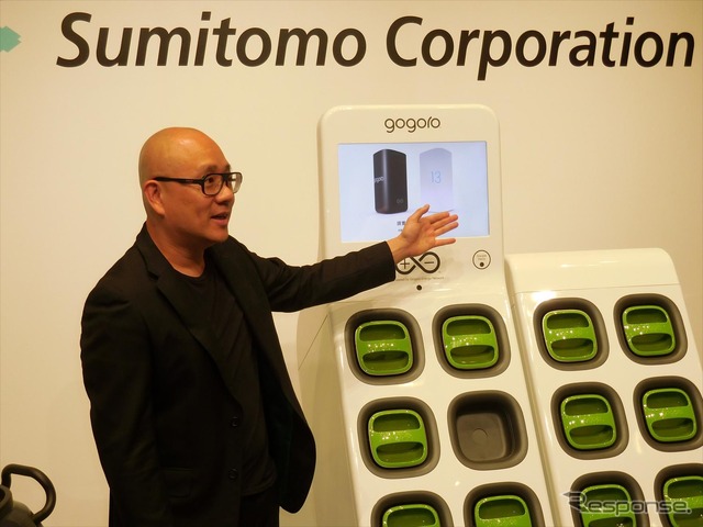 「たった6秒」でフル充電して走り出すことができると話すgogoroのホレイス・ルークCEO