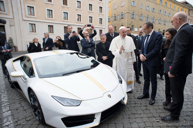 ローマ教皇に寄贈されたランボルギーニ ウラカン のワンオフモデル