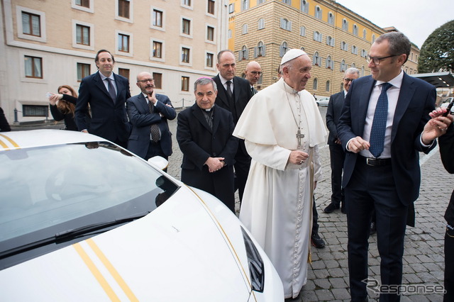 ローマ教皇に寄贈されたランボルギーニ ウラカン のワンオフモデル