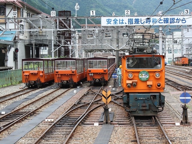 黒部峡谷鉄道は施設の老朽化による維持費の増加を見込んで運賃の値上げを決めた。