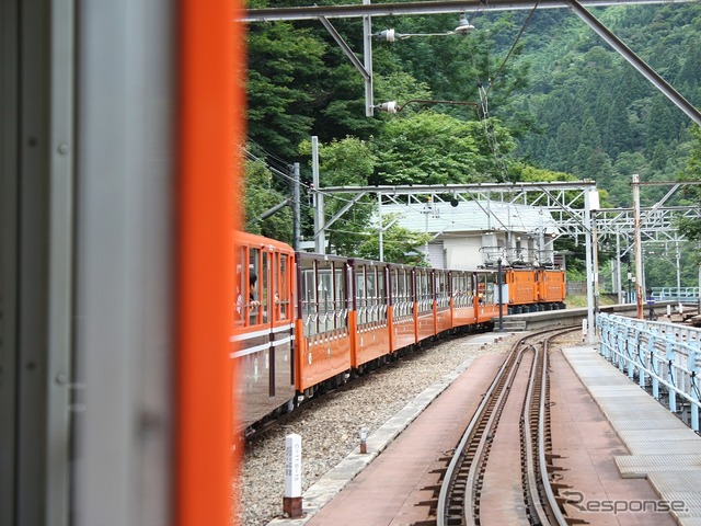 黒部峡谷鉄道のトロッコ列車。