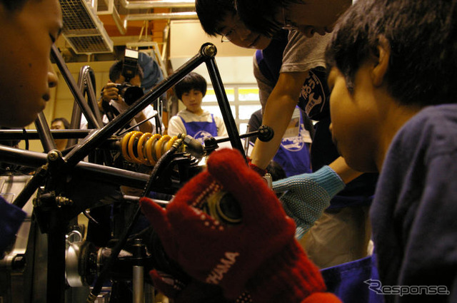 電気フォーミュラーカー組み立て写真蔵…中学生EV教室