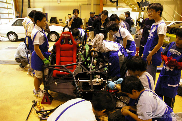 電気フォーミュラーカー組み立て写真蔵…中学生EV教室