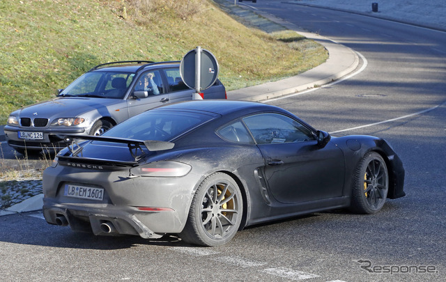 ポルシェ 718ケイマン GT4 スクープ写真