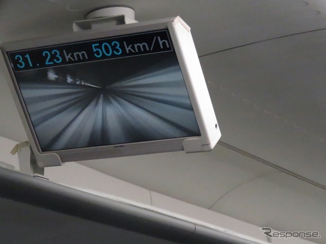 この日の試験列車は最高速度が503km/h。動画に映し出されたトンネル内の走行路や照明も流れていた。