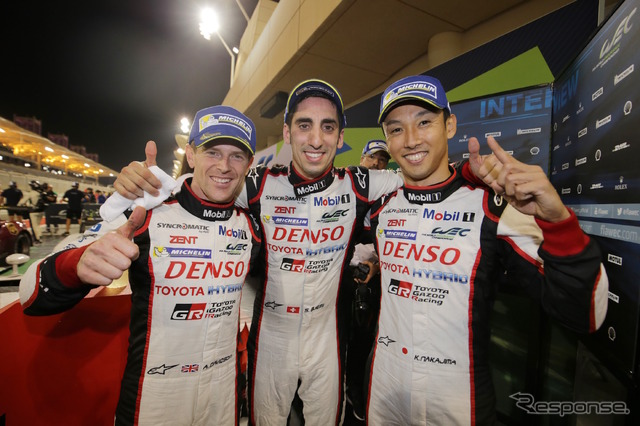 優勝した#8 トヨタの(左から)デビッドソン、ブエミ、中嶋一貴。