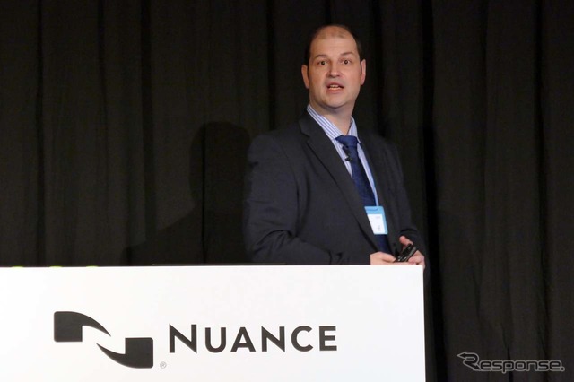 「Nuance Auto Forum Japan 2017」講演会場に登壇したSBDのパノス・コンスタントプロス氏