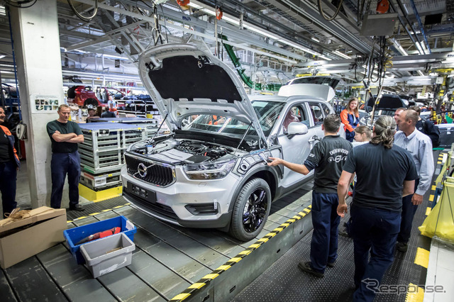 ボルボ XC40、量産第一号車がラインオフ…世界受注は1万3000台超え