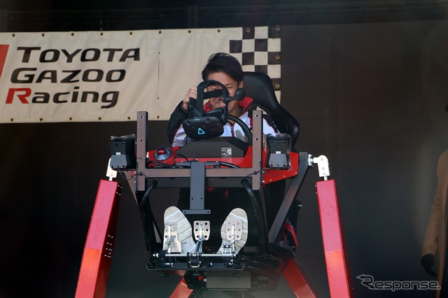 『Gravity Rally(グラビティ・ラリー)』を体験する小林可夢偉選手