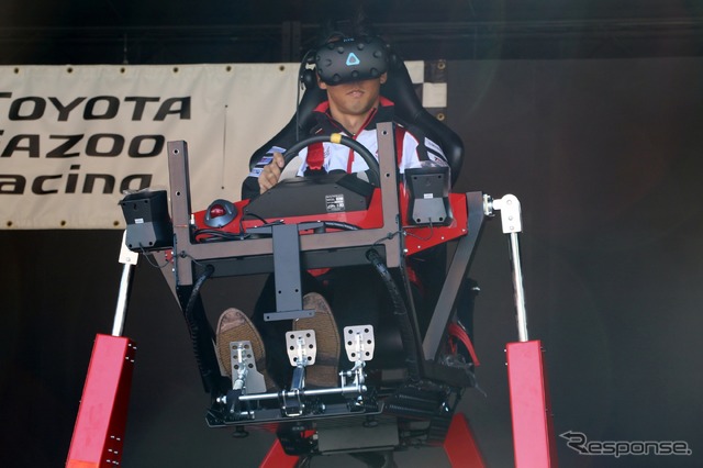『Gravity Rally(グラビティ・ラリー)』を体験する中嶋一貴選手