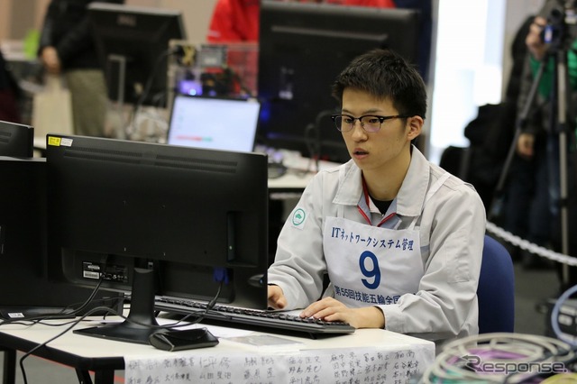 ITネットワークシステム管理職で金メダルを獲得した由里浩毅（ゆりひろき）さん