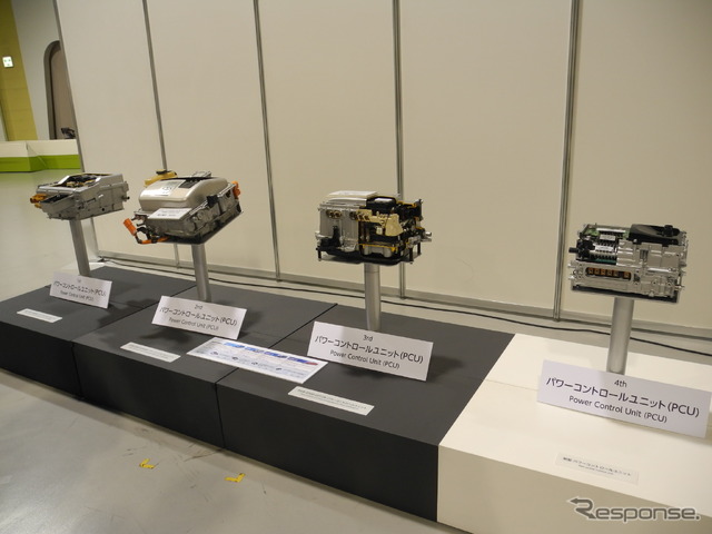 トヨタ自動車が開発したPCU。左から第1世代、第2世代、第3世代、第4世代