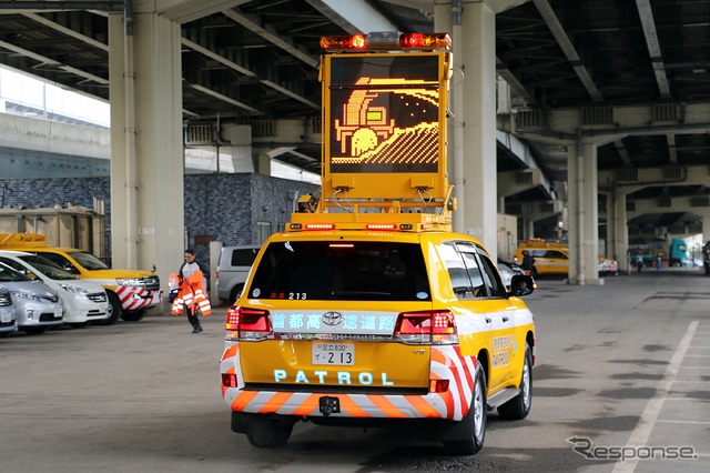交通パトロールカー
