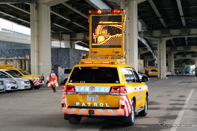 交通パトロールカー