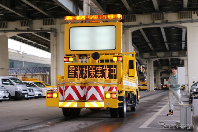 標識車