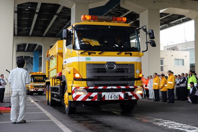 湿塩散布車