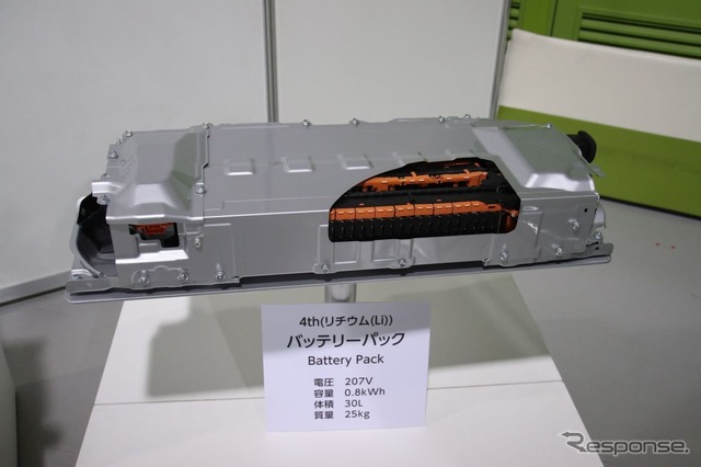 4代目のバッテリーユニット:小型化されシート下に配置されている