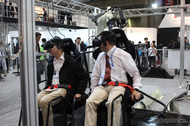 Kロボライドと名付けられたVRアトラクション。ドローンで飛んでいる感覚を味わえる。