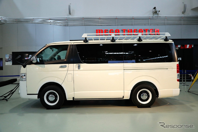 トヨタ ハイエース50周年コンプリートカー リラクベース(ハイエース50周年記念イベント)