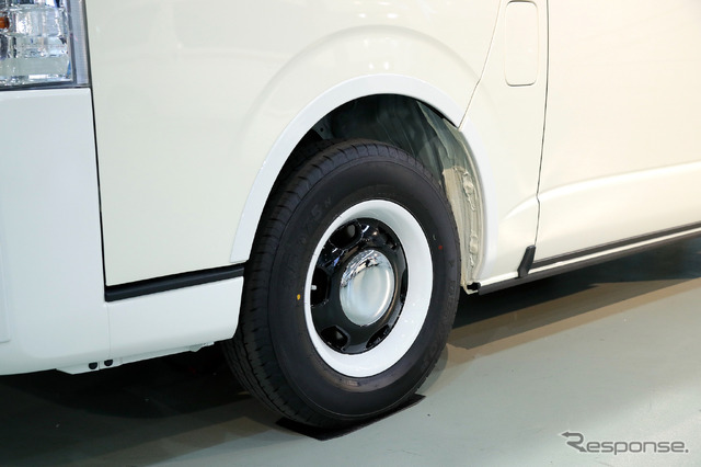 トヨタ ハイエース50周年コンプリートカー リラクベース(ハイエース50周年記念イベント)