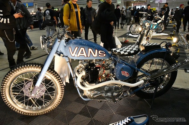 VANS TRIUMPH Thompson Cycles 。