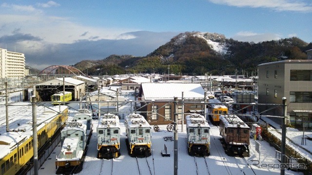 彦根駅構内に留置されている電気機関車群（2012年12月撮影）。12月5日に順次解体の方針が発表されていた。