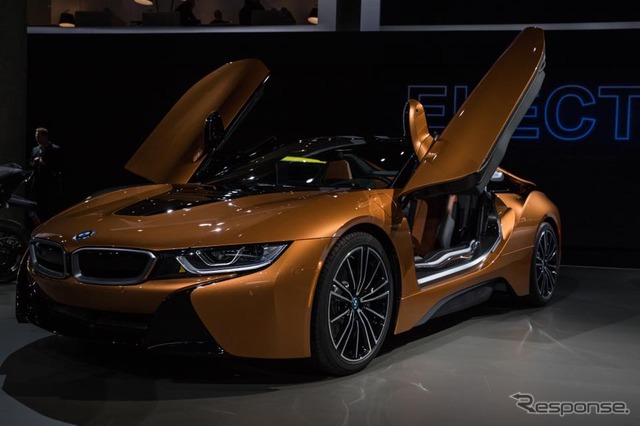 BMW i8ロードスター(ロサンゼルスモーターショー2017)