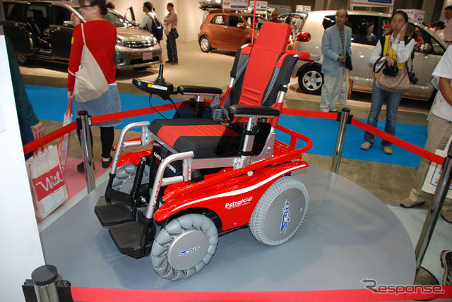【福祉機器展07】関東自動車の電動車いすに注目