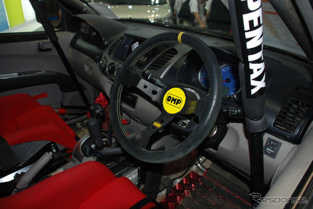 【福祉機器展07】三菱自動車、ハンドドライブのラリーカーを展示