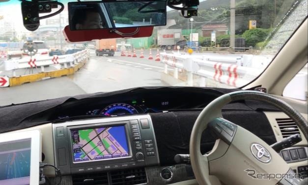 自動運転で走行中の「Robo Car」