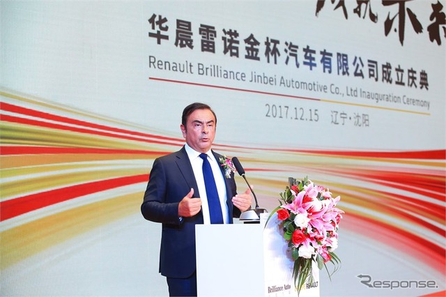 中国の新合弁設立を発表するルノーグループのカルロス・ゴーン会長兼CEO