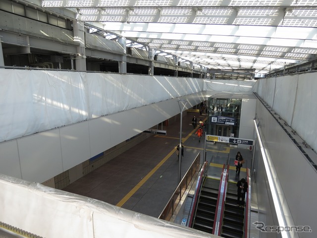 下北沢駅の駅舎も工事中。