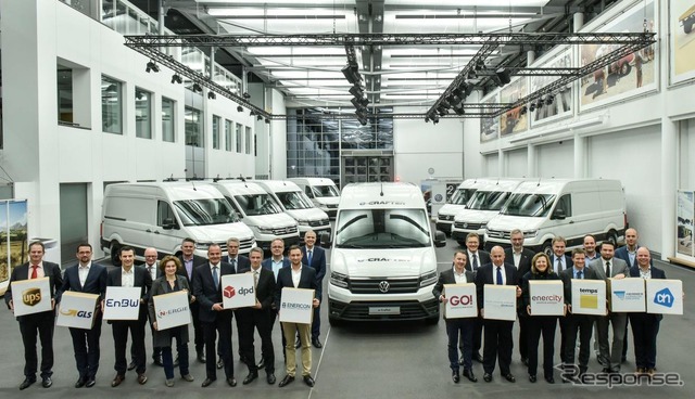 VW初の商用EV、Eクラフターを最初の顧客に引き渡し