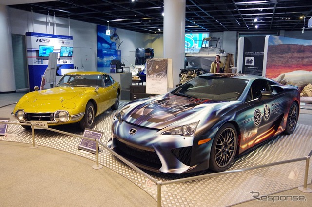 静岡磐田のヤマハコミュニケーションプラザに展示されている、トヨタ2000GTとレクサスLFA