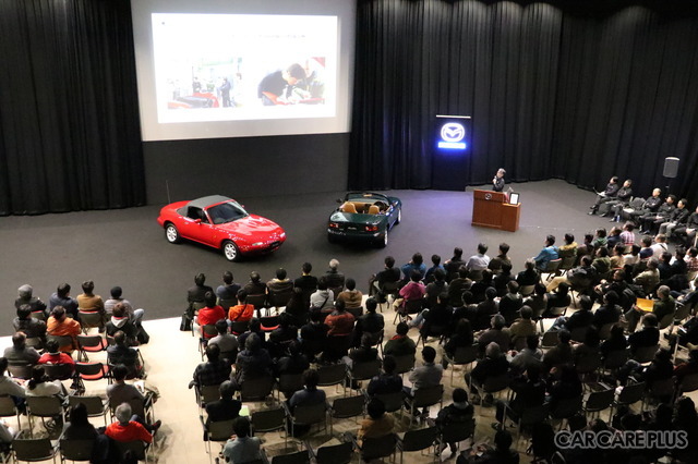 横浜で行われた説明会には600人以上のファンが集まった