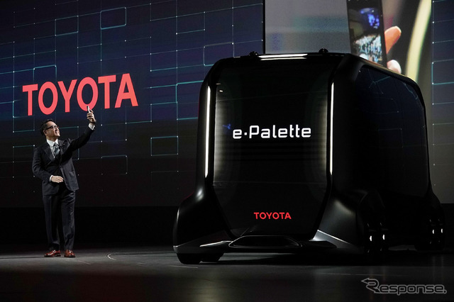 トヨタ eパレットをCES 2018で紹介するトヨタ自動車の豊田章男社長。　(c) Getty Images