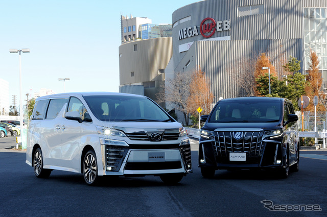 トヨタ ヴェルファイア 改良新型(左)とアルファード 改良新型(右)