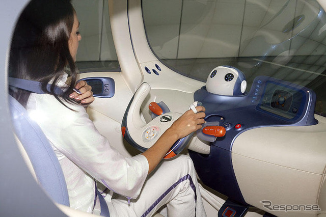 【東京モーターショー07】日産 ピボ2…ロボッティック・インターフェイス