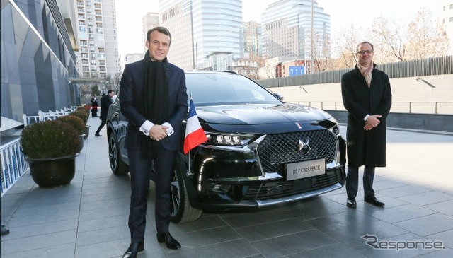 フランスのエマニュエル・マクロン大統領とDS 7 クロスバック