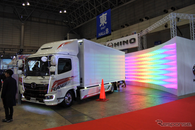 東京オートサロン2018 日野自動車ブース