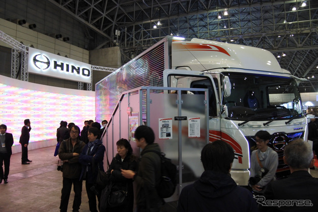 東京オートサロン2018 日野自動車ブース