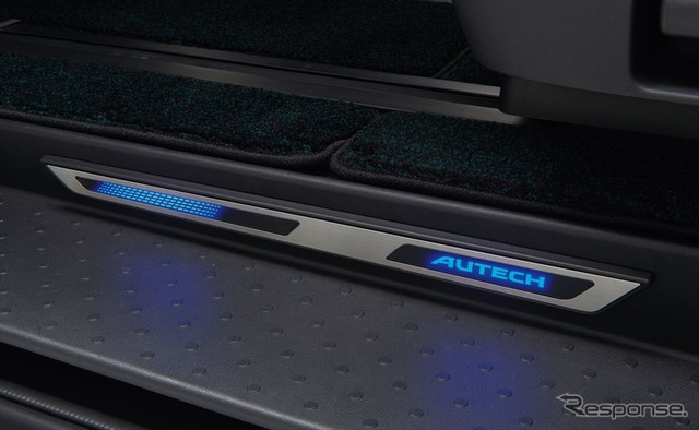 専用エントランスプレート(イルミネーション付、AUTECHロゴ入り)