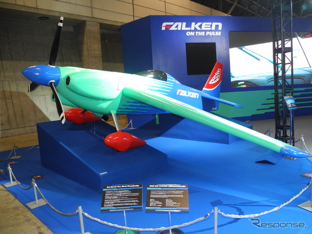 レッドブル・エアーレースの機体模型