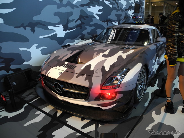 迷彩模様のメルセデスベンツSLS AMG GT3