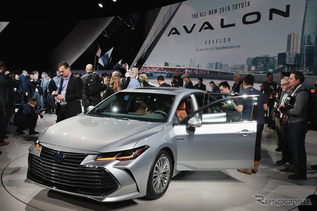 トヨタ・アバロン・ハイブリッド新型(デトロイトモーターショー2018) (c) Getty Images